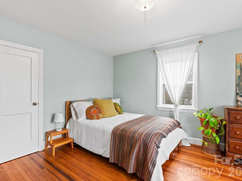 271 Pisgah View Road, Asheville, NC 28806.  MLS# CAR4352368, YatesRealty ID 4059. Sunlit Second Bedroom