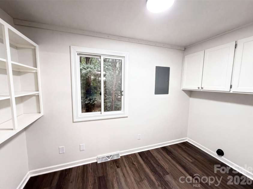 608 Amanda Drive, Matthews, NC 28104.  MLS# CAR4409974, YatesRealty ID 40590. 