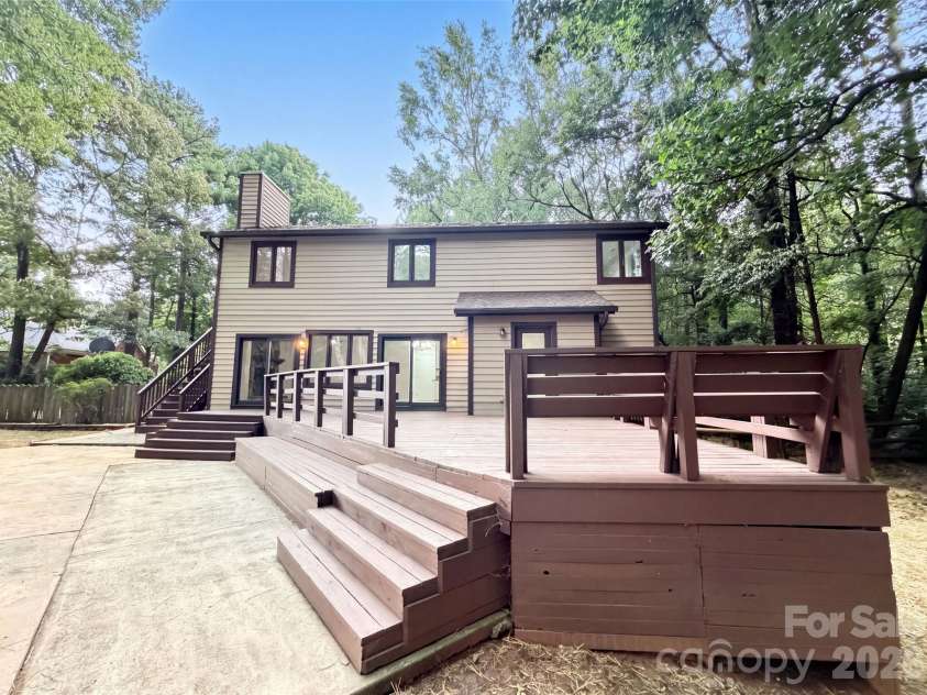 608 Amanda Drive, Matthews, NC 28104.  MLS# CAR4409974, YatesRealty ID 40590. 