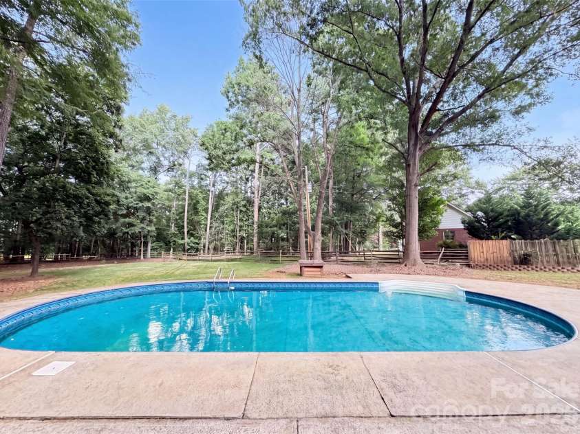 608 Amanda Drive, Matthews, NC 28104.  MLS# CAR4409974, YatesRealty ID 40590. 