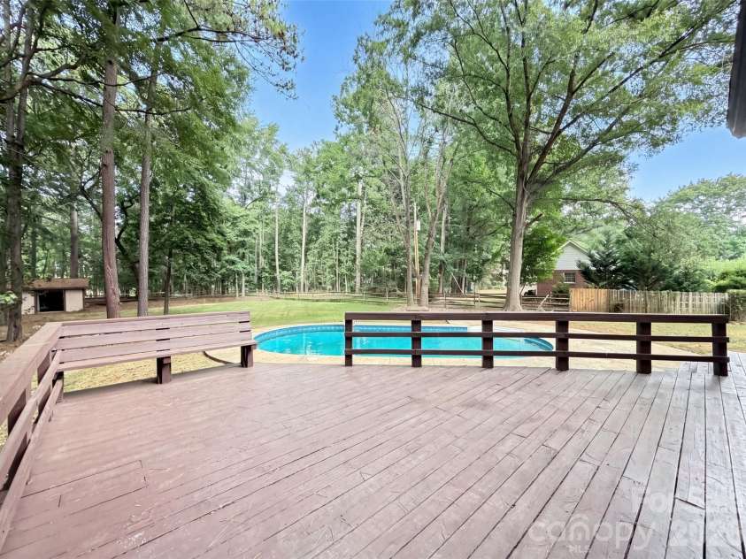 608 Amanda Drive, Matthews, NC 28104.  MLS# CAR4409974, YatesRealty ID 40590. 