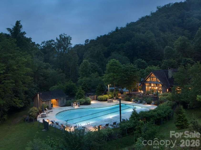 6880 Cabin Flats Road, Sylva, NC 28779.  MLS# CAR4407864, YatesRealty ID 40596. 