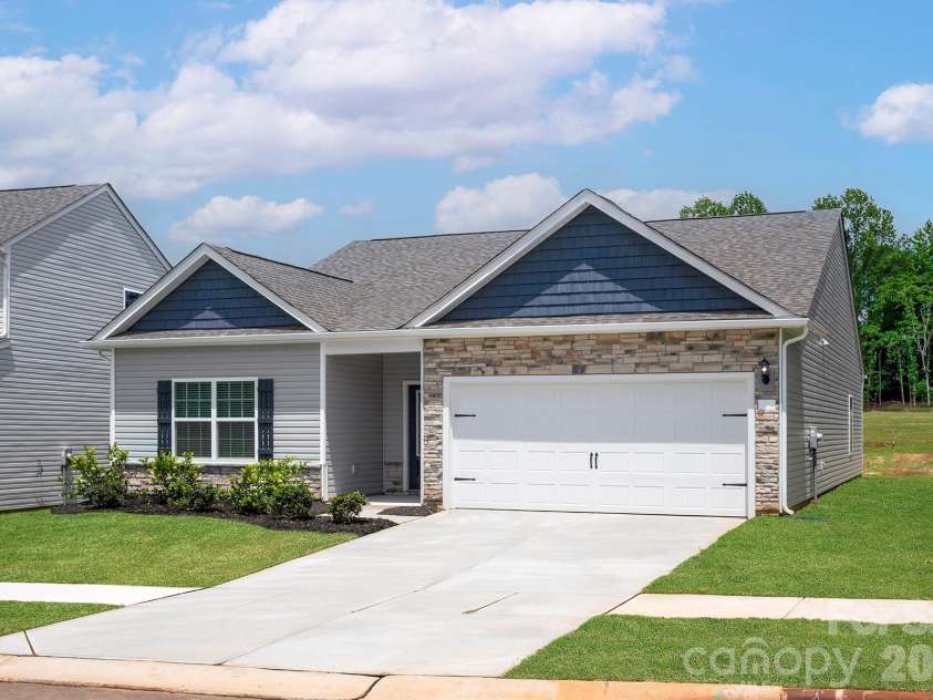 8203 Cravat Court, Charlotte, NC 28215.  MLS# CAR4410020, YatesRealty ID 40599. 