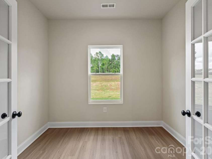 8203 Cravat Court, Charlotte, NC 28215.  MLS# CAR4410020, YatesRealty ID 40599. 