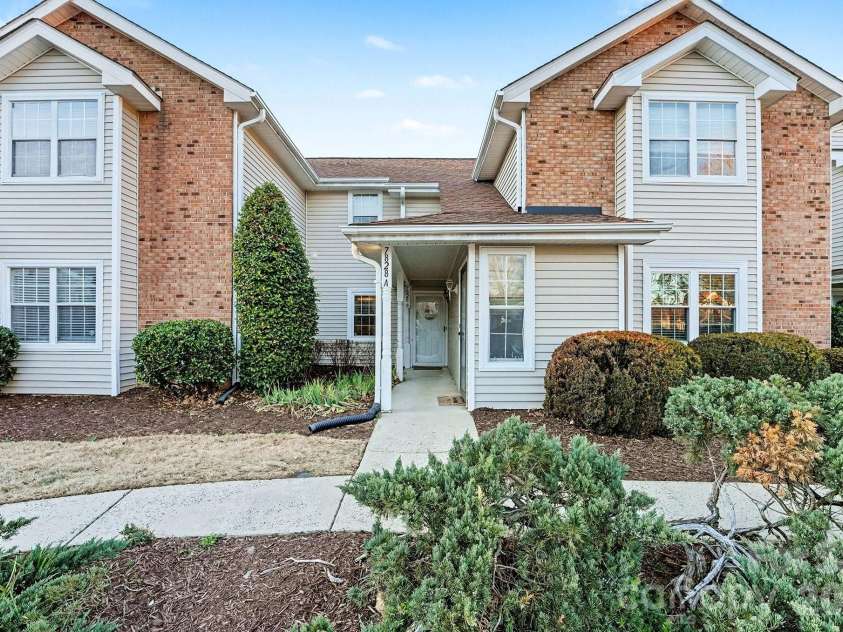7828 Davinci Lane, Charlotte, NC 28226.  MLS# CAR4338202, YatesRealty ID 4060. 