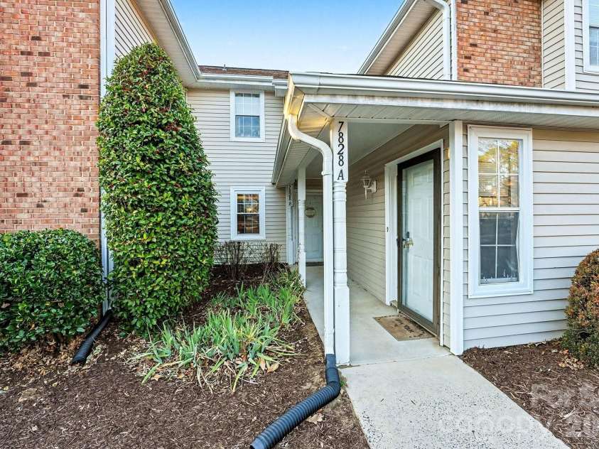 7828 Davinci Lane, Charlotte, NC 28226.  MLS# CAR4338202, YatesRealty ID 4060. 
