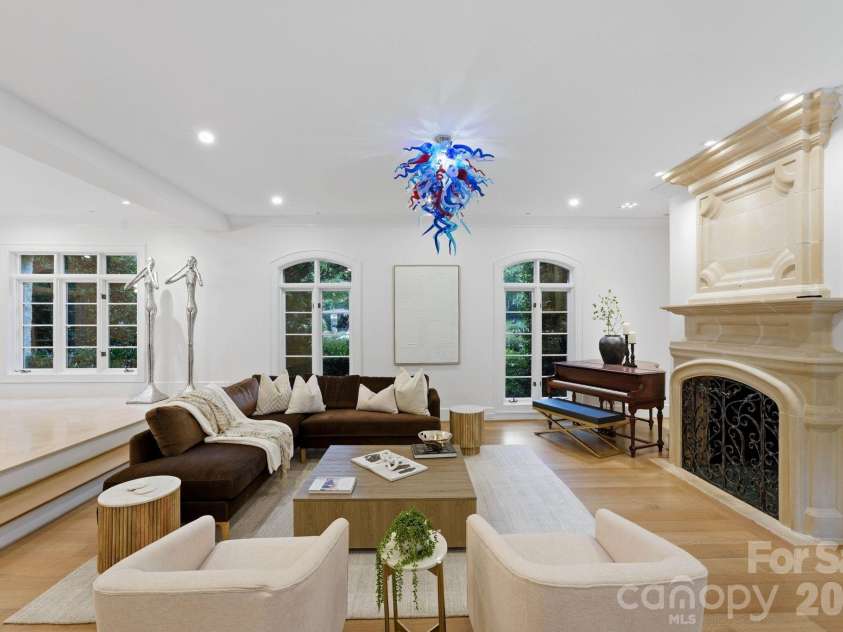 4231 Fox Brook Lane, Charlotte, NC 28211.  MLS# CAR4408283, YatesRealty ID 40602. 