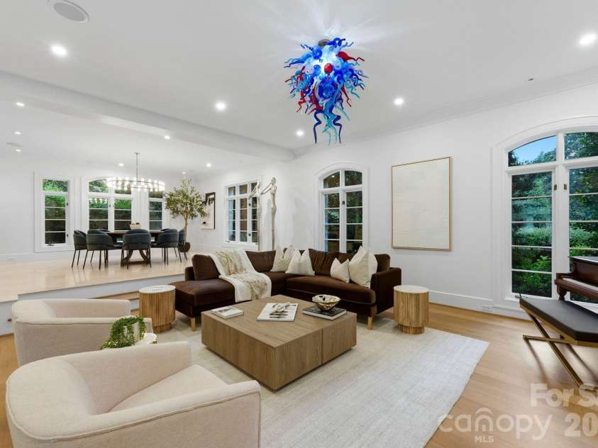 4231 Fox Brook Lane, Charlotte, NC 28211.  MLS# CAR4408283, YatesRealty ID 40602. 