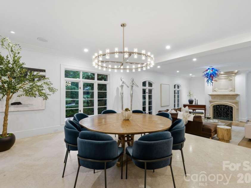 4231 Fox Brook Lane, Charlotte, NC 28211.  MLS# CAR4408283, YatesRealty ID 40602. 