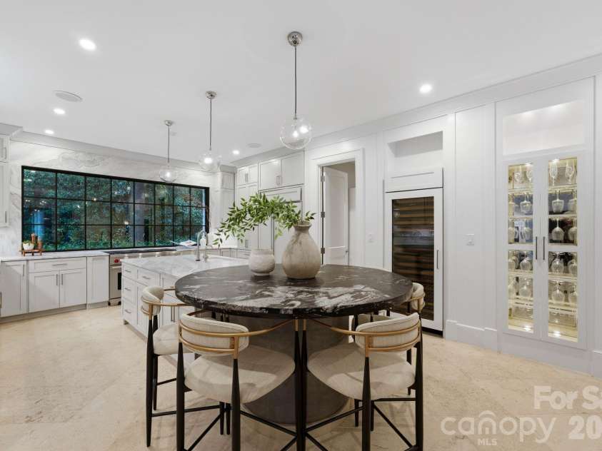 4231 Fox Brook Lane, Charlotte, NC 28211.  MLS# CAR4408283, YatesRealty ID 40602. 