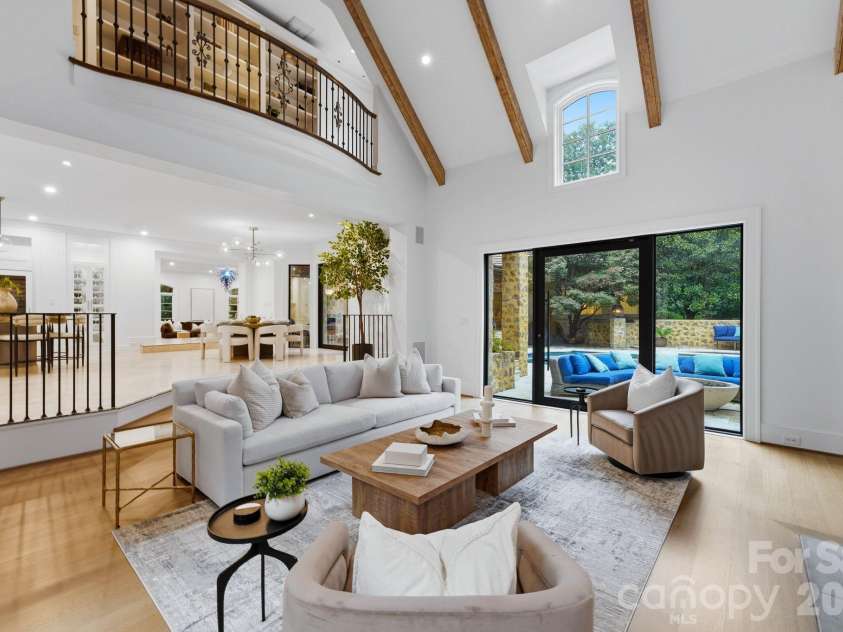 4231 Fox Brook Lane, Charlotte, NC 28211.  MLS# CAR4408283, YatesRealty ID 40602. 