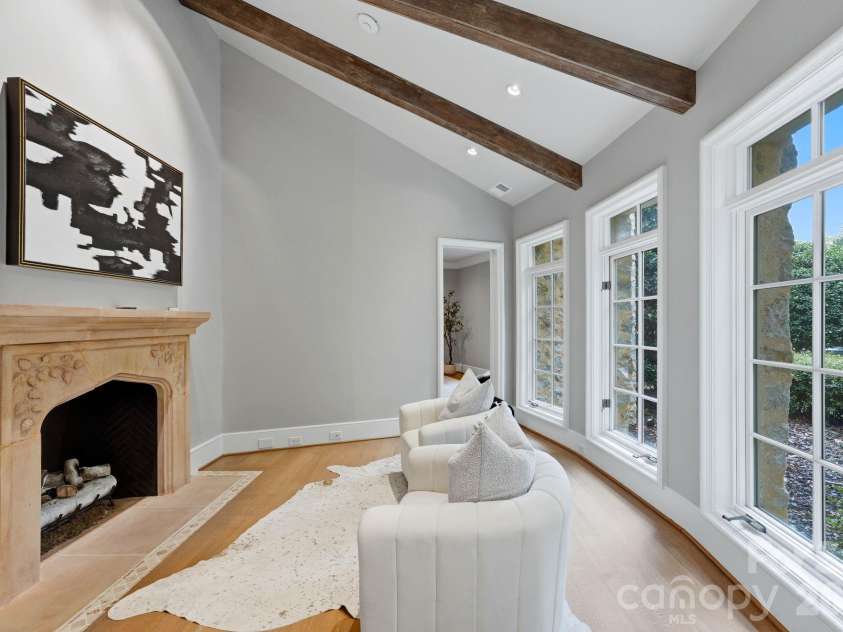 4231 Fox Brook Lane, Charlotte, NC 28211.  MLS# CAR4408283, YatesRealty ID 40602. 