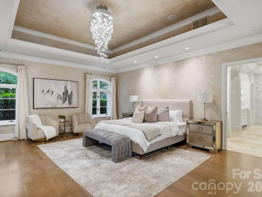 4231 Fox Brook Lane, Charlotte, NC 28211.  MLS# CAR4408283, YatesRealty ID 40602. 