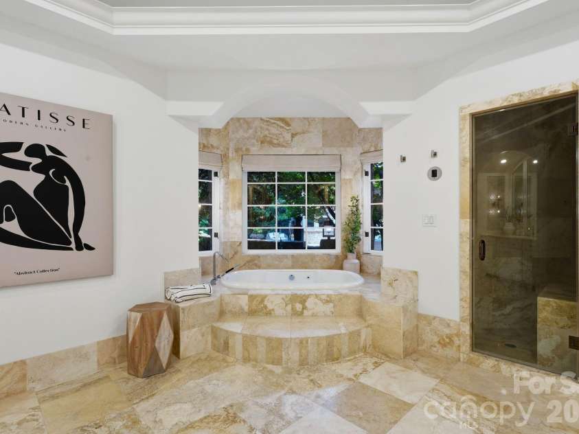 4231 Fox Brook Lane, Charlotte, NC 28211.  MLS# CAR4408283, YatesRealty ID 40602. 