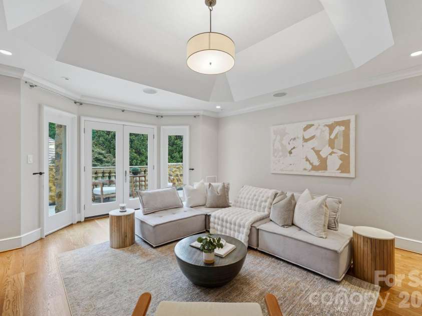 4231 Fox Brook Lane, Charlotte, NC 28211.  MLS# CAR4408283, YatesRealty ID 40602. 