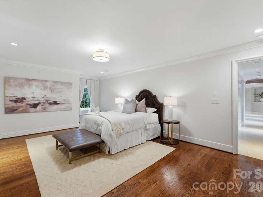 4231 Fox Brook Lane, Charlotte, NC 28211.  MLS# CAR4408283, YatesRealty ID 40602. 