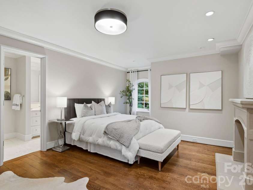 4231 Fox Brook Lane, Charlotte, NC 28211.  MLS# CAR4408283, YatesRealty ID 40602. 