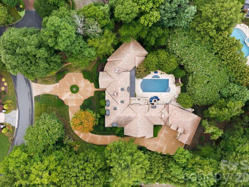 4231 Fox Brook Lane, Charlotte, NC 28211.  MLS# CAR4408283, YatesRealty ID 40602. 