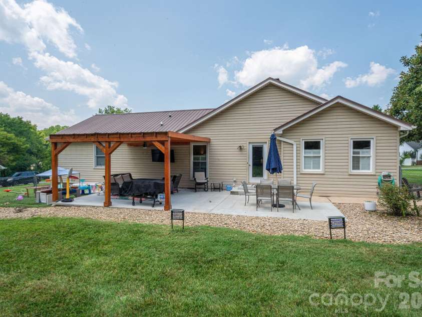 2610 Prince Drive, Lincolnton, NC 28092.  MLS# CAR4409131, YatesRealty ID 40603. 