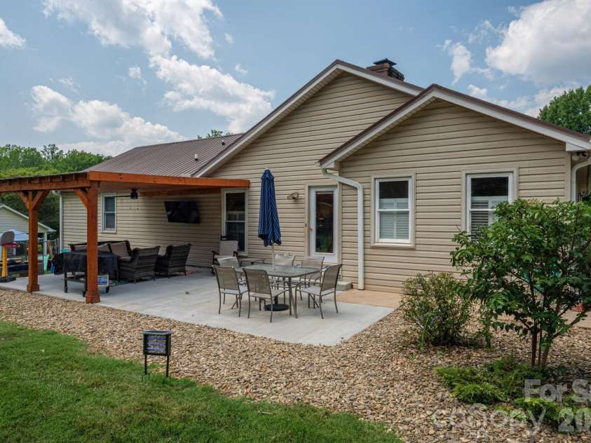 2610 Prince Drive, Lincolnton, NC 28092.  MLS# CAR4409131, YatesRealty ID 40603. 