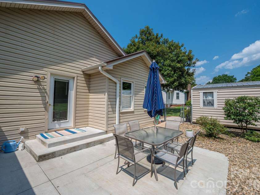 2610 Prince Drive, Lincolnton, NC 28092.  MLS# CAR4409131, YatesRealty ID 40603. 