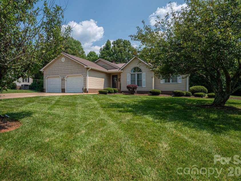 2610 Prince Drive, Lincolnton, NC 28092.  MLS# CAR4409131, YatesRealty ID 40603. 