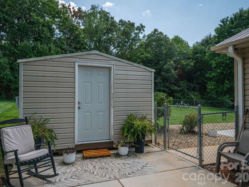2610 Prince Drive, Lincolnton, NC 28092.  MLS# CAR4409131, YatesRealty ID 40603. 