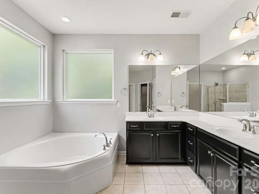 487 Moses Drive, Fort Mill, SC 29707.  MLS# CAR4409879, YatesRealty ID 40604. 