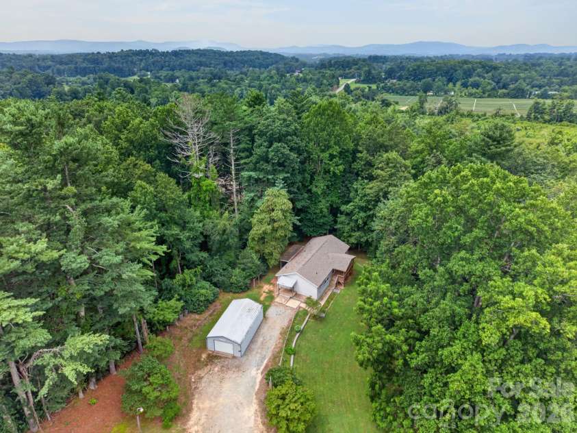 146 Banks View Lane, Hendersonville, NC 28792.  MLS# CAR4401273, YatesRealty ID 40606. 