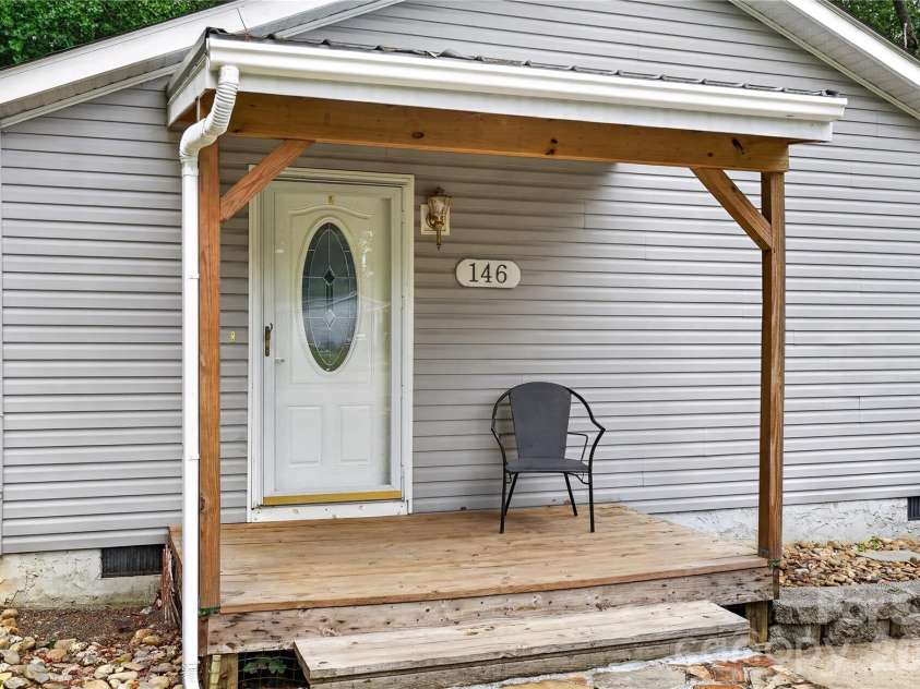 146 Banks View Lane, Hendersonville, NC 28792.  MLS# CAR4401273, YatesRealty ID 40606. 
