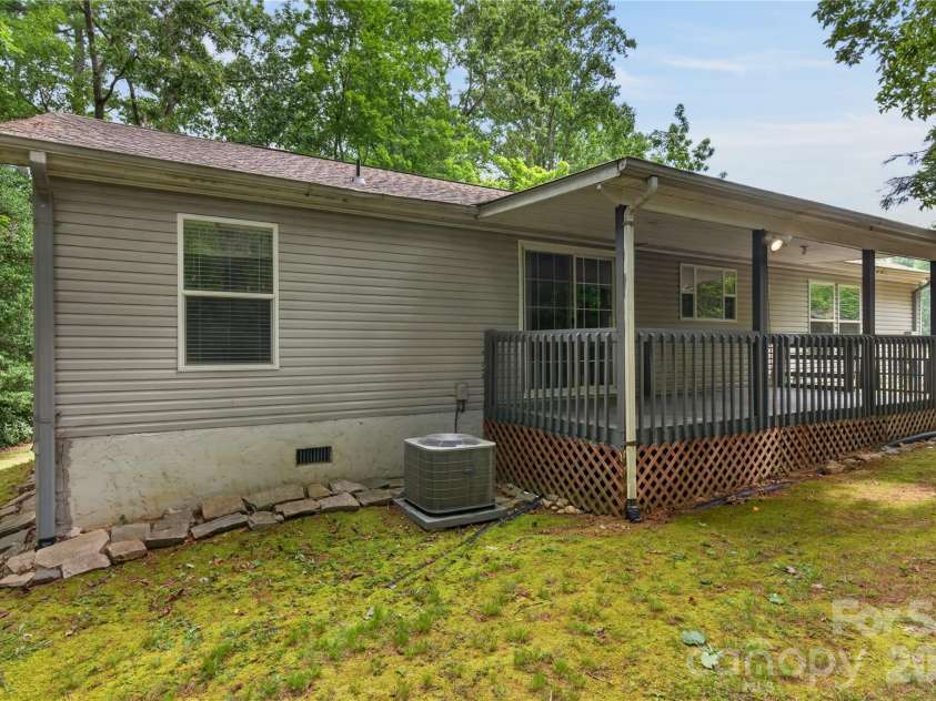 146 Banks View Lane, Hendersonville, NC 28792.  MLS# CAR4401273, YatesRealty ID 40606. 