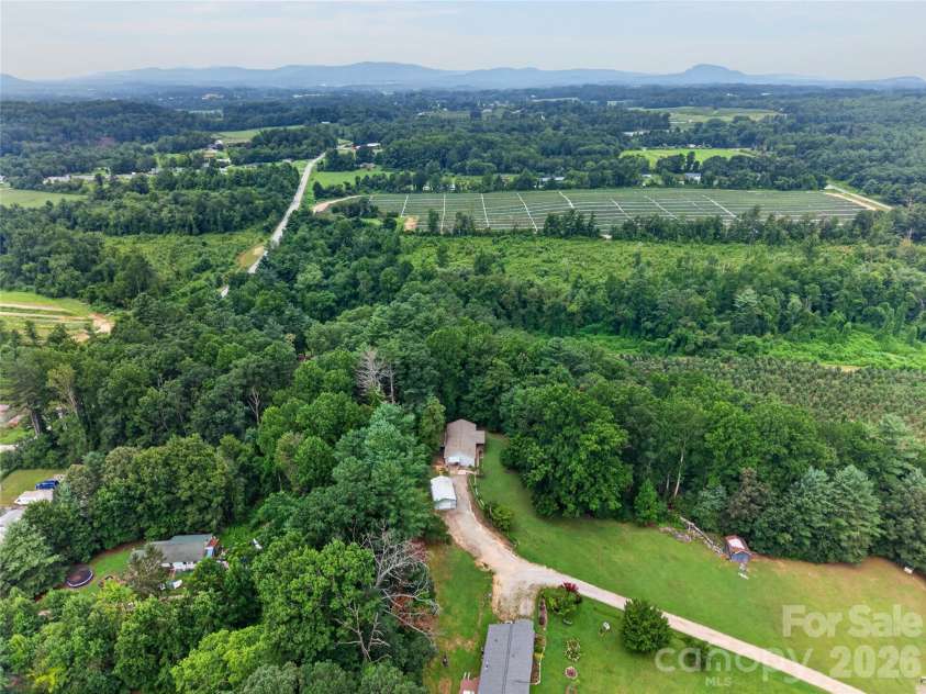 146 Banks View Lane, Hendersonville, NC 28792.  MLS# CAR4401273, YatesRealty ID 40606. 