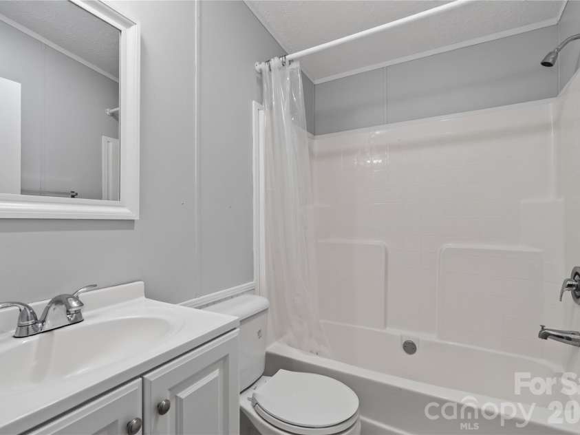 146 Banks View Lane, Hendersonville, NC 28792.  MLS# CAR4401273, YatesRealty ID 40606. Bathroom