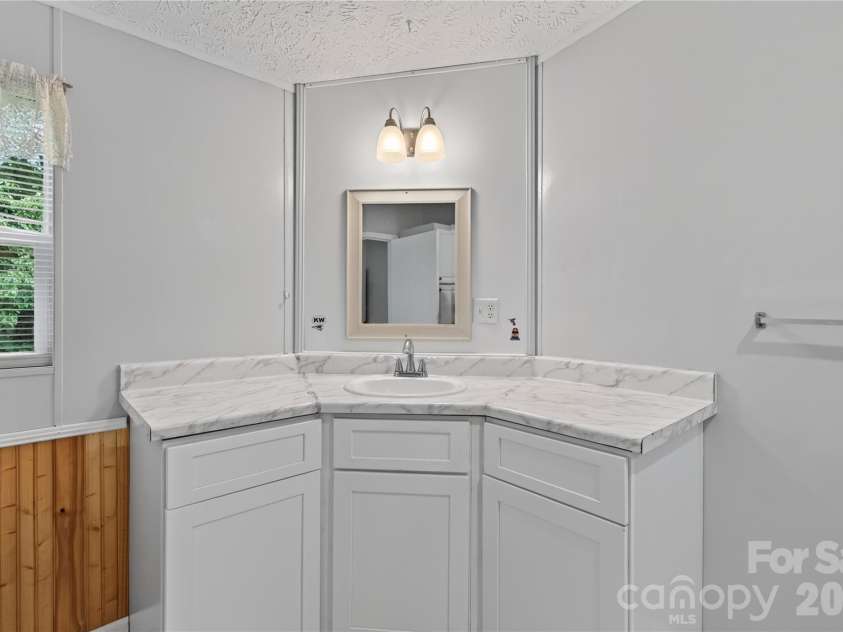146 Banks View Lane, Hendersonville, NC 28792.  MLS# CAR4401273, YatesRealty ID 40606. Master bathroom