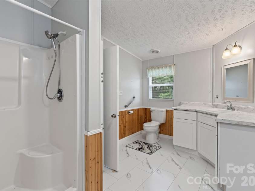 146 Banks View Lane, Hendersonville, NC 28792.  MLS# CAR4401273, YatesRealty ID 40606. Master bathroom