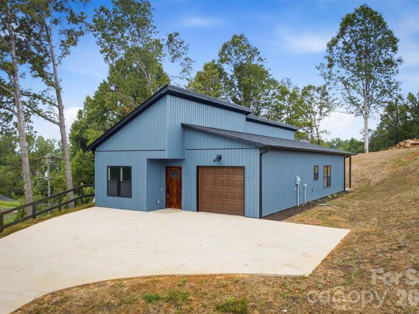 909 Overlook Drive, Lenoir, NC 28645.  MLS# CAR4404771, YatesRealty ID 40611. 