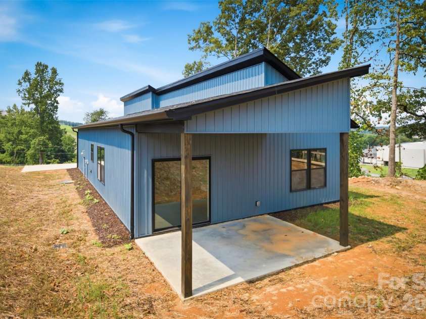 909 Overlook Drive, Lenoir, NC 28645.  MLS# CAR4404771, YatesRealty ID 40611. 