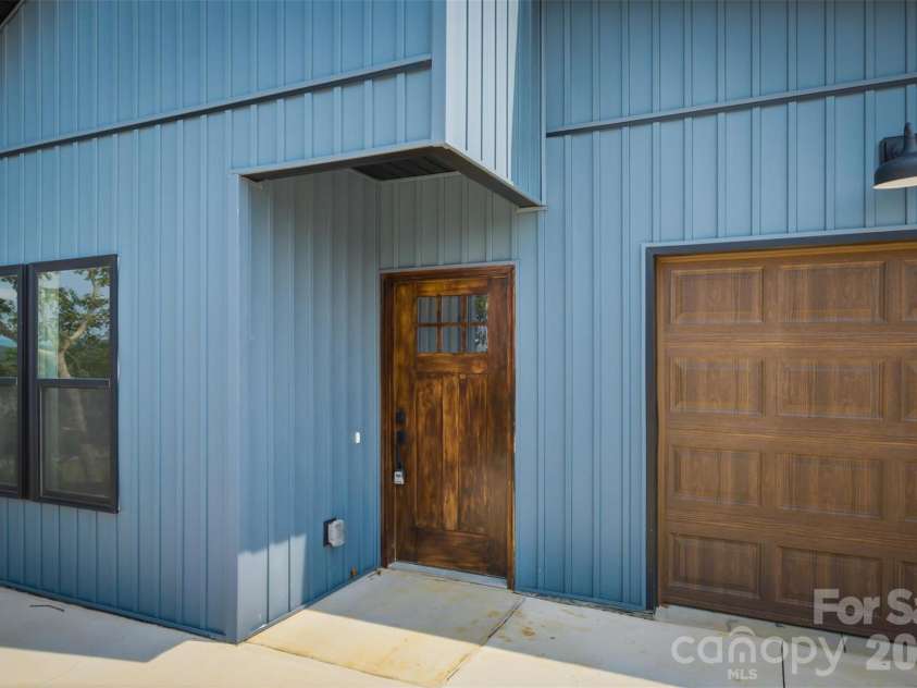 909 Overlook Drive, Lenoir, NC 28645.  MLS# CAR4404771, YatesRealty ID 40611. 