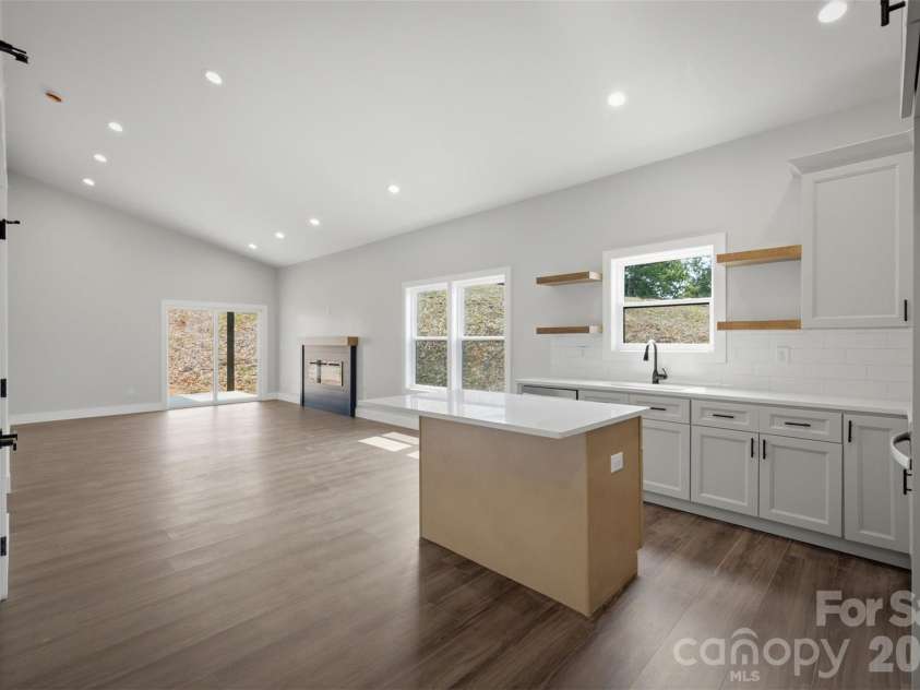 909 Overlook Drive, Lenoir, NC 28645.  MLS# CAR4404771, YatesRealty ID 40611. 