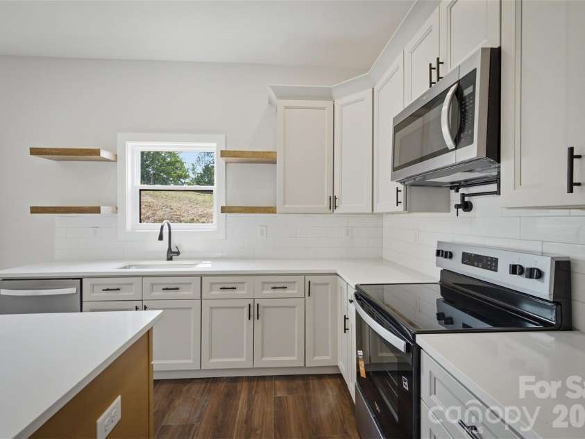 909 Overlook Drive, Lenoir, NC 28645.  MLS# CAR4404771, YatesRealty ID 40611. 