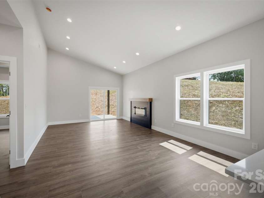909 Overlook Drive, Lenoir, NC 28645.  MLS# CAR4404771, YatesRealty ID 40611. 