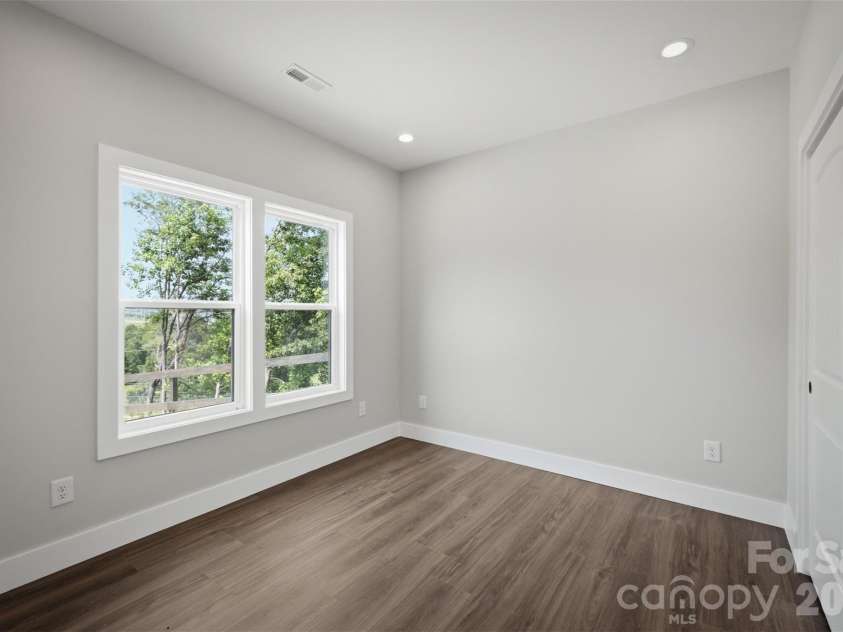 909 Overlook Drive, Lenoir, NC 28645.  MLS# CAR4404771, YatesRealty ID 40611. 