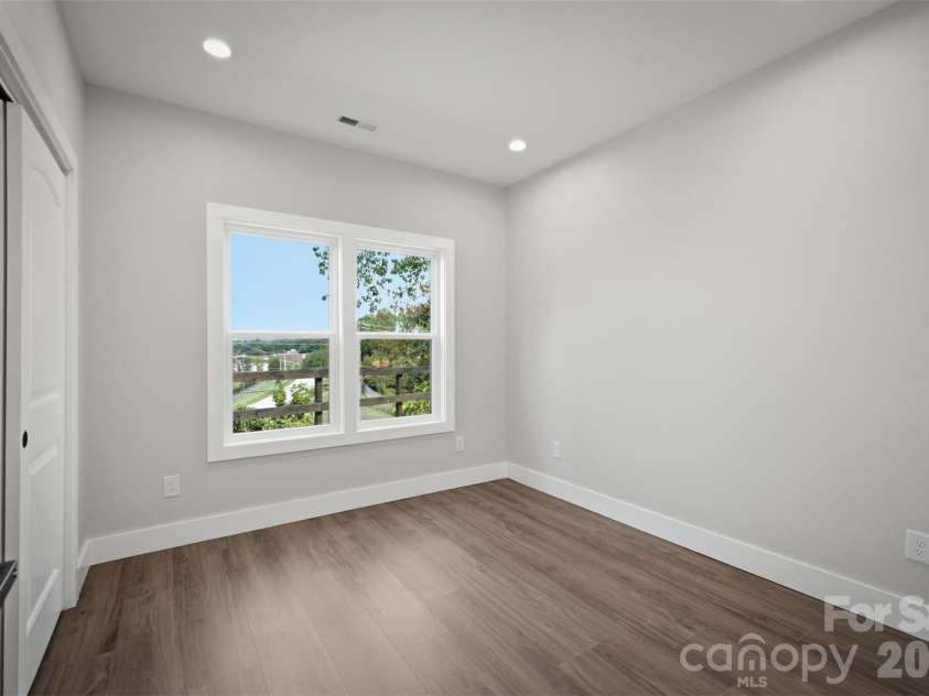 909 Overlook Drive, Lenoir, NC 28645.  MLS# CAR4404771, YatesRealty ID 40611. 