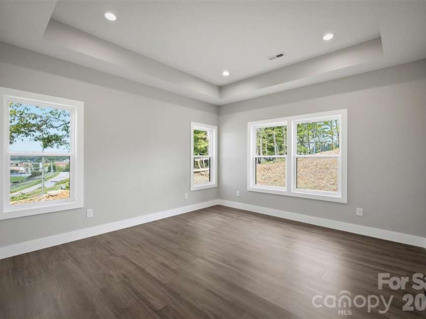 909 Overlook Drive, Lenoir, NC 28645.  MLS# CAR4404771, YatesRealty ID 40611. 