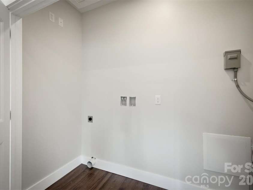 909 Overlook Drive, Lenoir, NC 28645.  MLS# CAR4404771, YatesRealty ID 40611. 