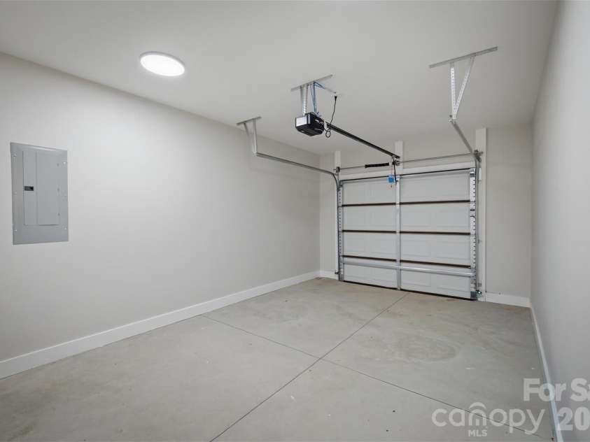 909 Overlook Drive, Lenoir, NC 28645.  MLS# CAR4404771, YatesRealty ID 40611. 