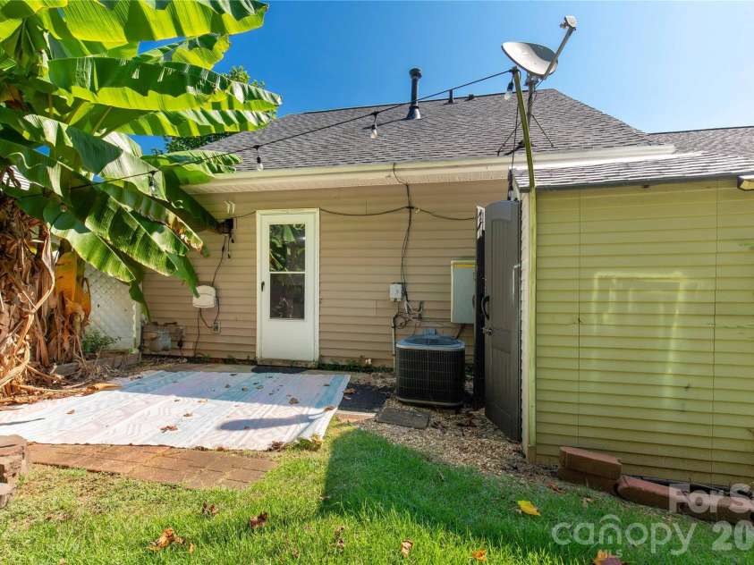 952 Olde Towne Way, Rock Hill, SC 29732.  MLS# CAR4409005, YatesRealty ID 40612. 