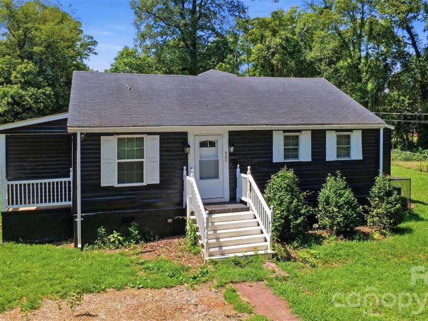 922 Ambassador Street, Charlotte, NC 28208.  MLS# CAR4409500, YatesRealty ID 40613. 