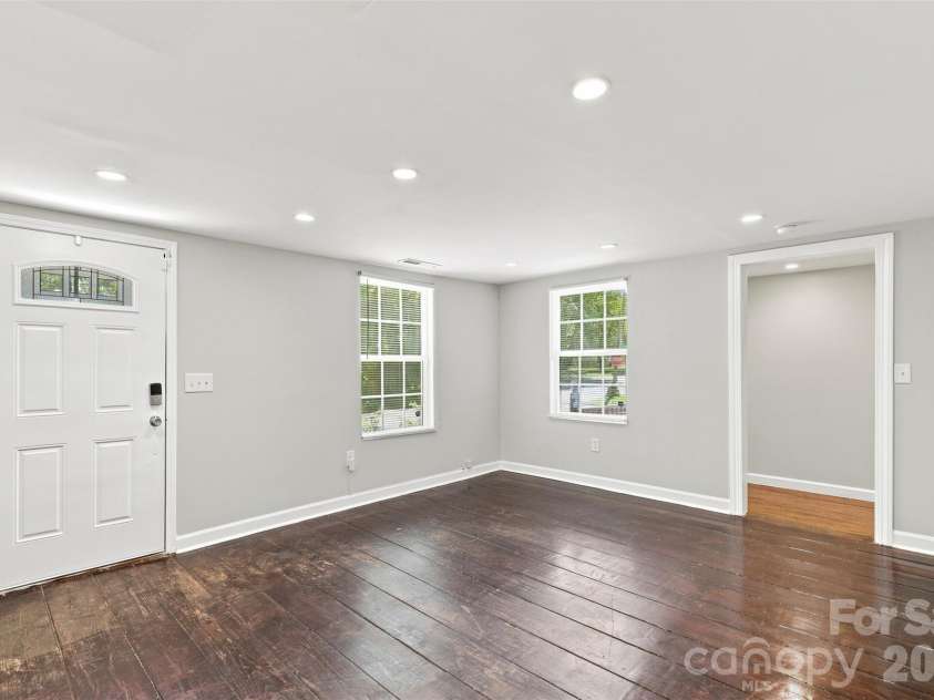 922 Ambassador Street, Charlotte, NC 28208.  MLS# CAR4409500, YatesRealty ID 40613. 