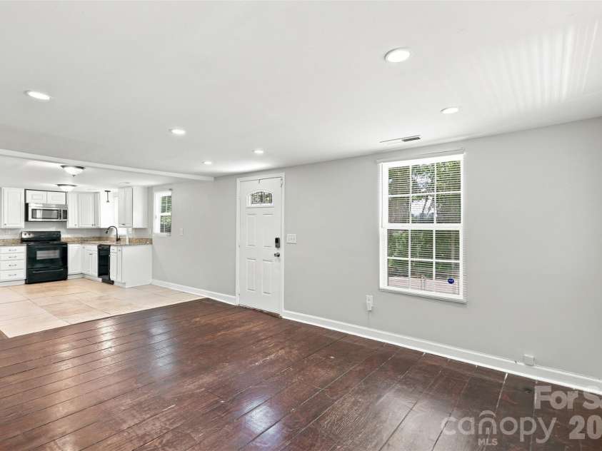 922 Ambassador Street, Charlotte, NC 28208.  MLS# CAR4409500, YatesRealty ID 40613. 